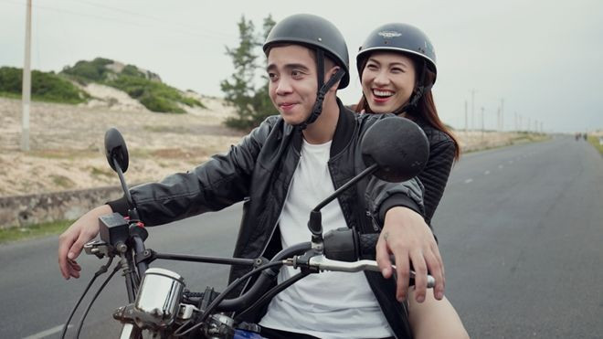 Bùi Anh Tuấn chất lừ, lần đầu cưỡi motor đưa người yêu 'đi trốn' Ảnh 2
