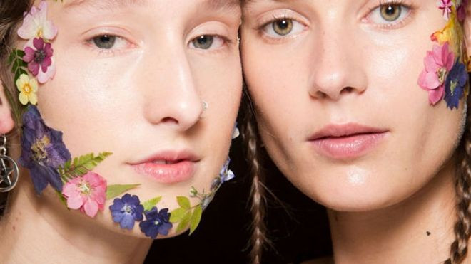 Vẽ hoa lên mặt - concept trang điểm giúp các nàng che mụn trứng cá đầy sáng tạo! Ảnh 2