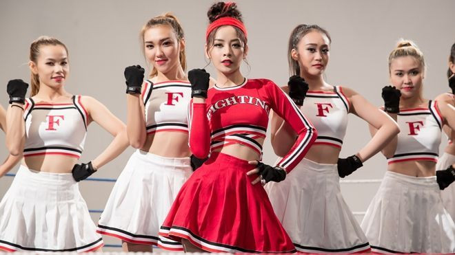 Chán 'bánh bèo', Chi Pu hóa thân thành cô nàng sporty-chic trong MV mới Ảnh 2