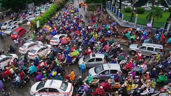 'Đi đường chen lấn nhau từng tí, không tắc mới lạ' Ảnh 2
