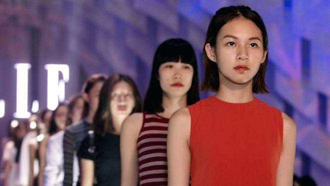 Vắng HLV Hồ Ngọc Hà, Phí Phương Anh The Face vẫn nổi bật trên sàn diễn tổng duyệt Elle Show Ảnh 2