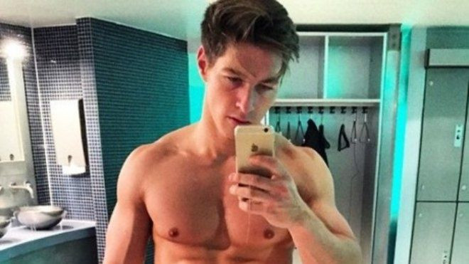 Chàng phóng viên nổi tiếng mạng vì đẹp trai, nam tính Ảnh 2