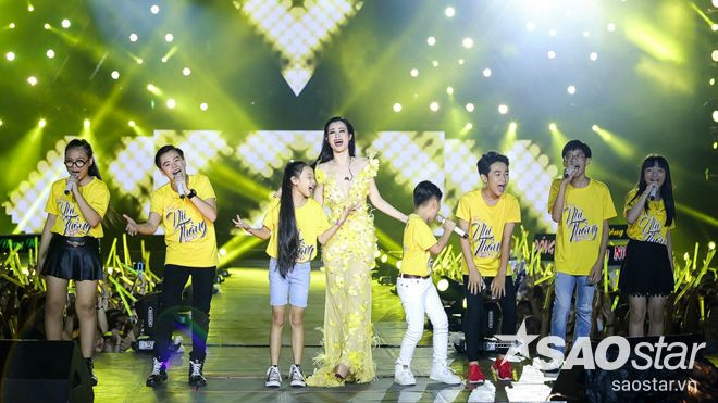 Học trò The Voice Kids 2016 cháy hết mình trong đêm Liveshow đẳng cấp của Đông Nhi Ảnh 2