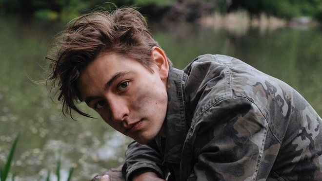 Chàng mẫu Tây điển trai, cao 1,88 m nổi tiếng nhờ ít cười Ảnh 2