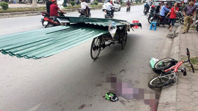 Vụ bé trai tử vong do tôn cứa cổ: Khởi tố người điều khiển xe xích lô Ảnh 2