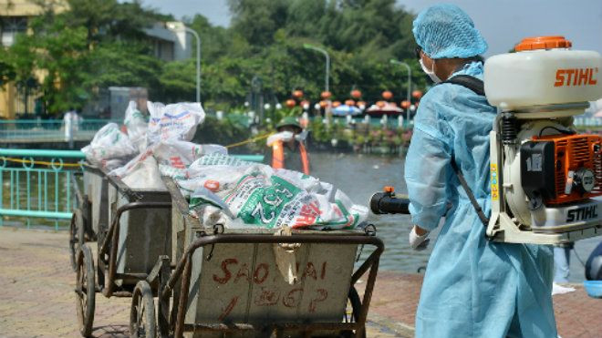 Không phải 80 mà Hà Nội đã gom tới 200 tấn cá chết ở hồ Tây Ảnh 2