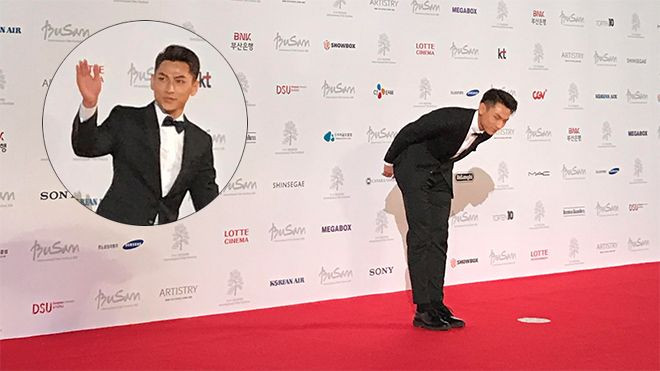 Clip: Isaac cúi đầu chào hàng chục lần xuyên suốt chiều dài thảm đỏ BIFF Ảnh 2