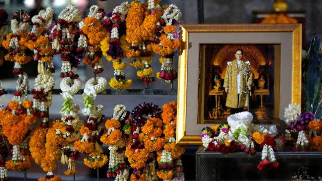 Buổi sáng đầu tiên người Thái không còn Quốc vương Bhumibol Ảnh 2