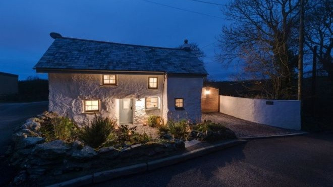 Bạn sẽ bất ngờ khi xem phần nội thất hiện đại của căn nhà 300 tuổi này! Ảnh 2