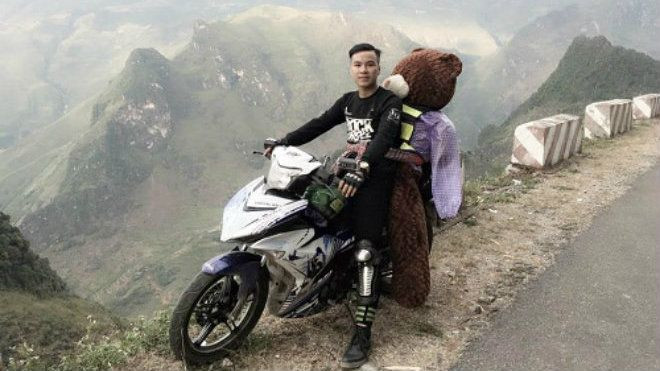 Chàng trai chở gấu bông 10kg đi ngắm tam giác mạch Ảnh 2