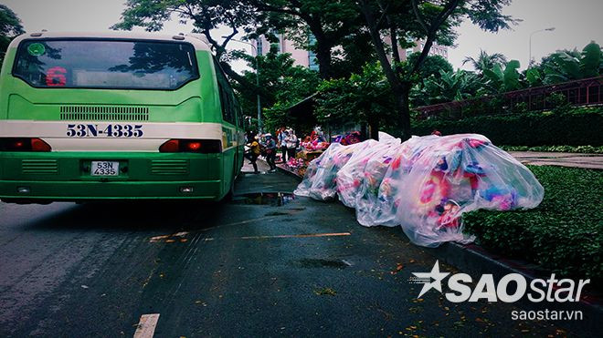 Qùa 20/10: Sinh viên trầy trật kiếm tiền giữa thời 'vật giá leo thang' Ảnh 2