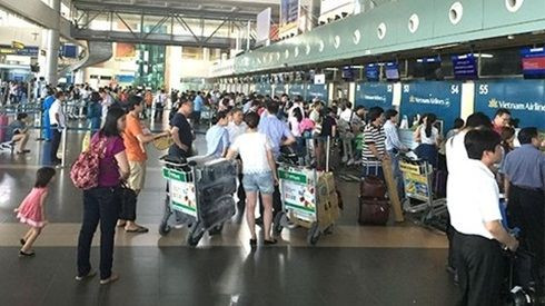 Nữ nhân viên hàng không bị nam hành khách đánh vào đầu tại sân bay Nội Bài Ảnh 2