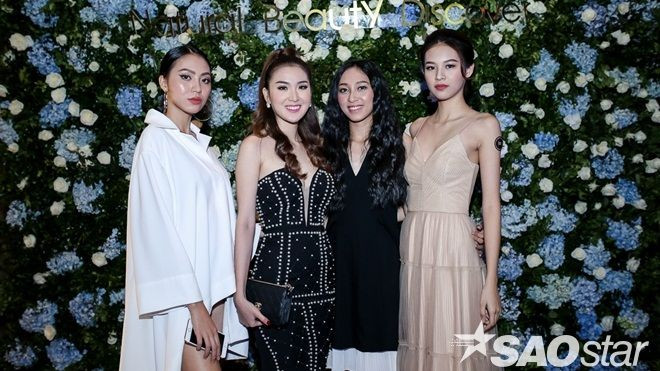 Khi không sắc lạnh trên sàn runway, Phí Phương Anh sẽ nữ tính dịu dàng như này Ảnh 2