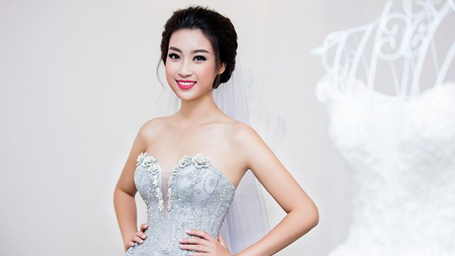 Hoãn chuyến từ thiện miền Trung, Hoa hậu Đỗ Mỹ Linh tất bật tham dự sự kiện Ảnh 2