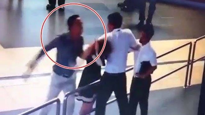 Khách nam đánh nữ nhân viên sân bay: 'Mình là đàn ông sống phải đàng hoàng, tôi mong sớm gặp cô Q.A để hỏi thăm' Ảnh 2