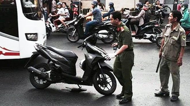 Người đàn ông bị chém gần lìa tay trên đường Sài Gòn Ảnh 2