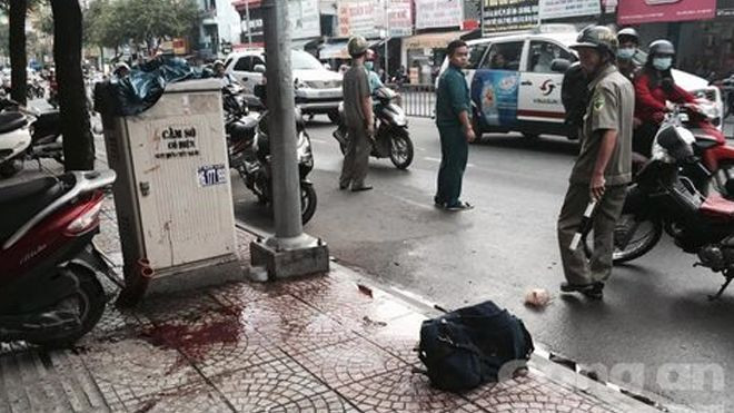 Vụ chém lìa tay trên phố: Trong ba lô của nạn nhân cũng có mã tấu Ảnh 2
