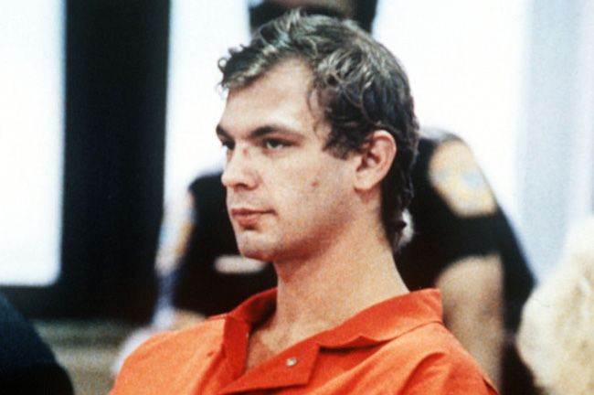 Nạn nhân đầu tiên của Dahmer là một anh chàng đi nhờ xe vào năm 1978.