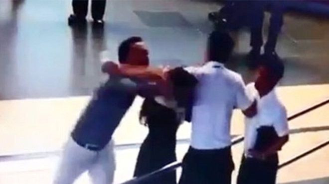 Chính thức sa thải thanh tra giao thông hành hung nữ nhân viên hàng không Ảnh 2