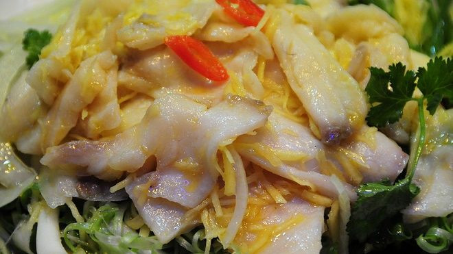 Món gỏi cá nổi tiếng 30 năm từ một lần lỡ tay của đầu bếp Ảnh 2