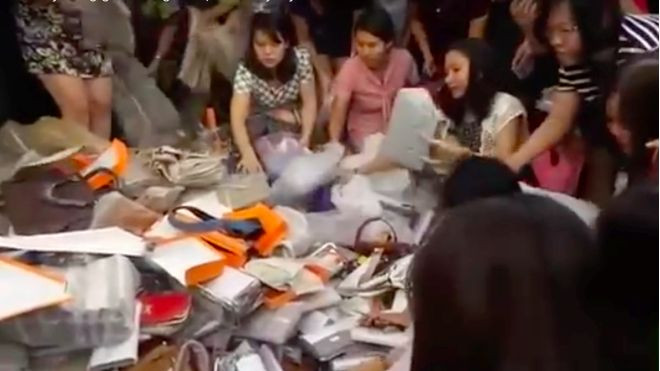 Tranh giành hàng tiêu huỷ: Tận cùng của sự tồi tệ! Ảnh 2