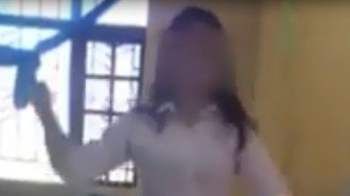 Nữ sinh cấp 3 mở nhạc sàn 'quẩy' như trên bar trong lớp học gây tranh cãi Ảnh 2