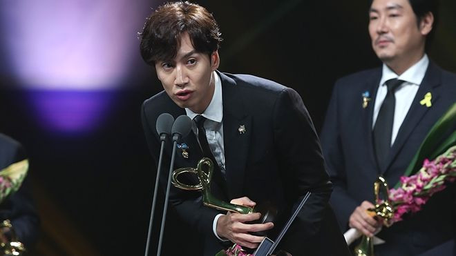 Song Joong Ki gọi Lee Kwang Soo là 'Hoàng tử châu Á' khi đoạt giải Thủ tướng Ảnh 2