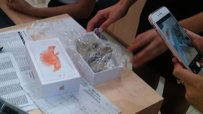 Nhân viên Thế giới di động nhét đá vào hộp để đánh tráo iPhone Ảnh 2