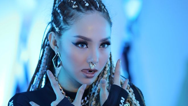 Minh Hằng: 'Khán giả phản ứng khá gắt gao khi thấy tôi đeo khuyên mũi' Ảnh 2