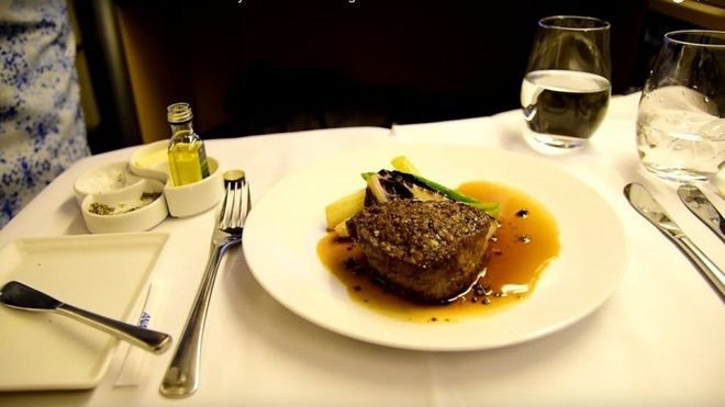 Phát thèm với suất ăn 'sang chảnh' của 10 hãng hàng không tốt nhất thế giới Ảnh 2