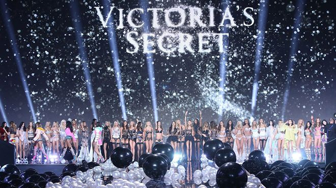 5 năm qua, Victoria's Secret đã mang đến loạt sân khấu hoành tráng như thế này! Ảnh 2