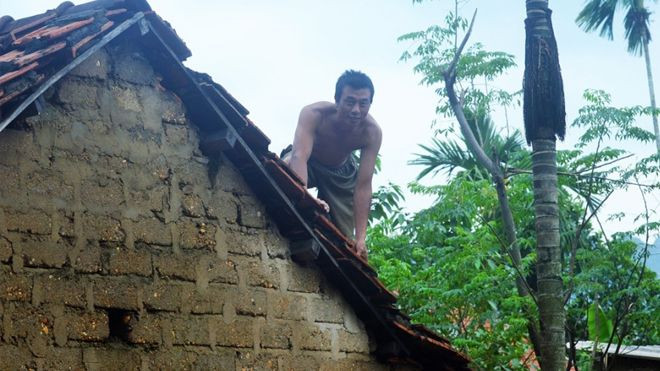 Lũ lên trên 3m ở Quảng Bình, người dân phải leo mái nhà Ảnh 2