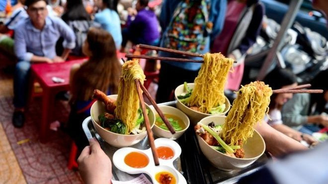 Cơn sốt mỳ bay 'náo loạn' giới trẻ Sài Gòn Ảnh 2