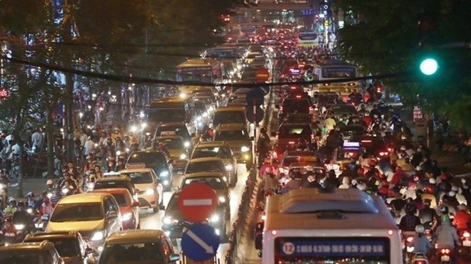 Hà Nội: Ùn tắc kinh hoàng, giao thông khu vực cầu vượt Tây Sơn bị tê liệt Ảnh 2