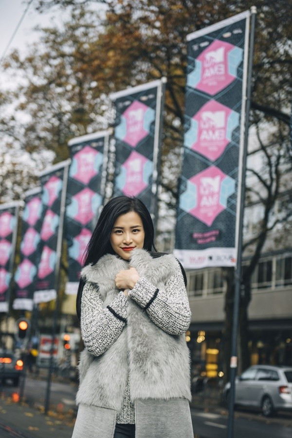 Hình ảnh của Đông Nhi tại Hà Lan.