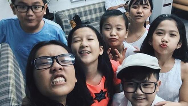 Team 'hot boy - hot girl' quy tụ, rạng rỡ chụp ảnh selfie trước thềm Live Concert của Noo Phước Thịnh Ảnh 2