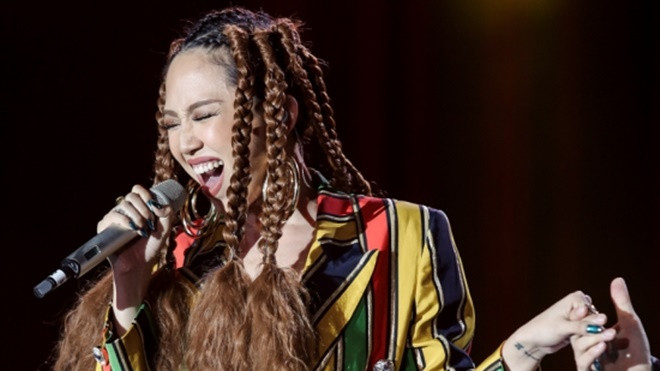 Tóc Tiên xuất hiện cùng mái tóc độc lạ trên sân khấu concert Noo Phước Thịnh Ảnh 2