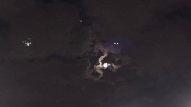 Xuất hiện vật thể bay lạ trên bầu trời Sài Gòn Ảnh 2