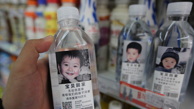 Những thông điệp đầy ý nghĩa trên những chai nước khoáng in hình trẻ em bị mất tích ở Trung Quốc Ảnh 2