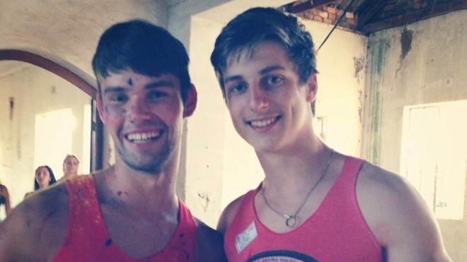 Thầy giáo 'soái ca' đá cầu với học sinh Sài Gòn ở sân trường Ảnh 2