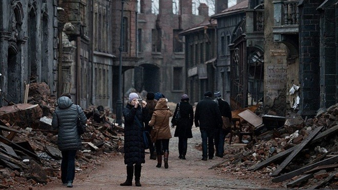 Phim trường như thị trấn ma khiến du khách ám ảnh Ảnh 2