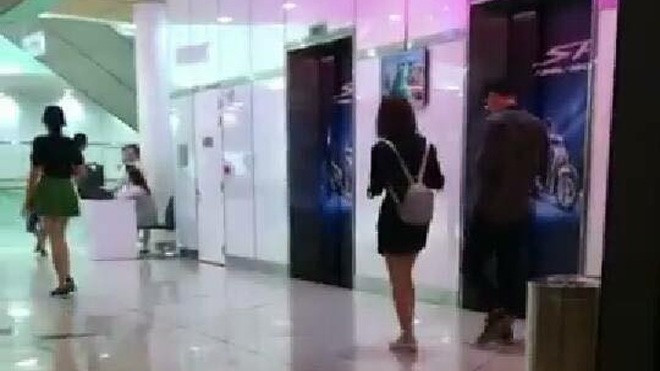 Giữa tâm bão ly dị, Lâm Á Hân và chồng vẫn vui vẻ đi xem phim cùng nhau Ảnh 2