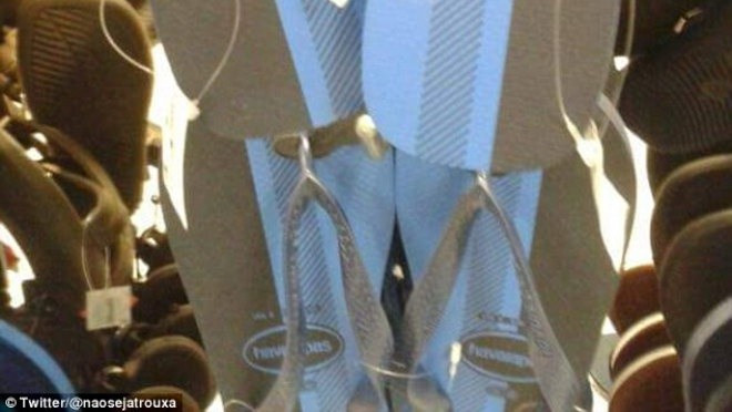 Đôi dép tông này màu gì? Lại thêm câu hỏi khiến hàng triệu người đấu đá nhau! Ảnh 2