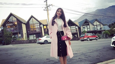 Phạm Hương: Cả thế giới bỗng chốc thu bé lại… vừa bằng chiếc túi Dior Ảnh 2