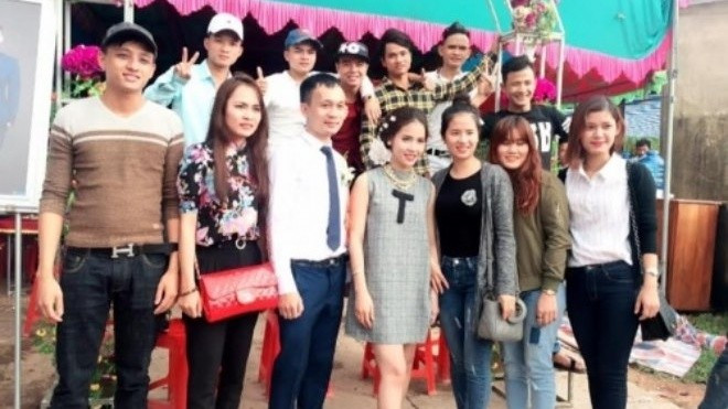 Đám cưới lạ lùng ở Hà Tĩnh: Quan khách, dâu rể ôm nhau bật khóc Ảnh 2