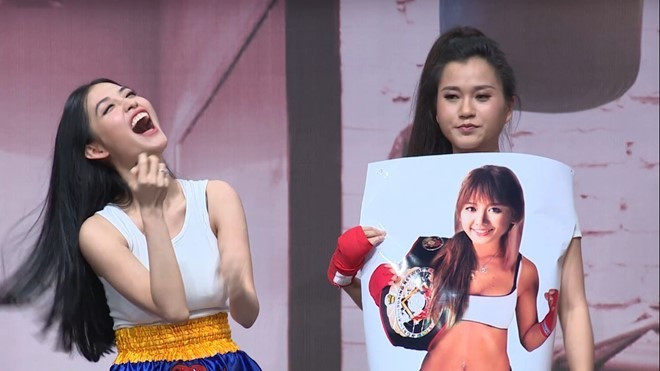 Tình cũ Trấn Thành 'đứng hình' khi bị 'ép' hát hit của Hari Won Ảnh 2