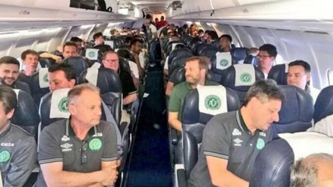 Máy bay chở 81 người, có thành viên đội bóng của Brazil rơi tại Colombia Ảnh 2