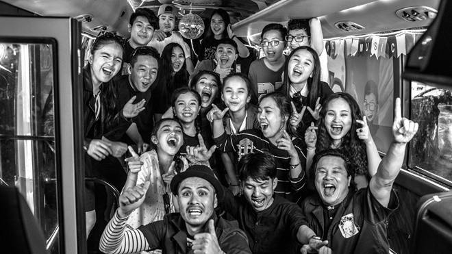 Thanh Bùi 'náo loạn' đường phố Sài Gòn với món quà Giáng sinh đặc biệt Ảnh 2