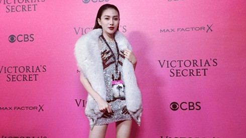 Lê Hà diện váy siêu ấn tượng tại thảm đỏ Victoria's Secret show trước giờ G Ảnh 2