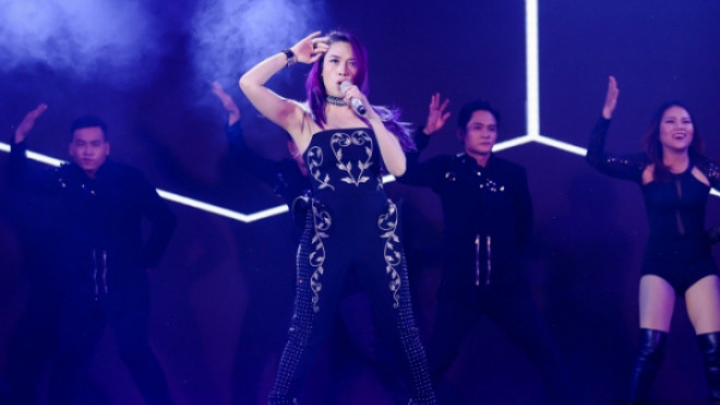 Mỹ Tâm 'đốt mắt' người xem bằng vũ đạo nóng bỏng Ảnh 2